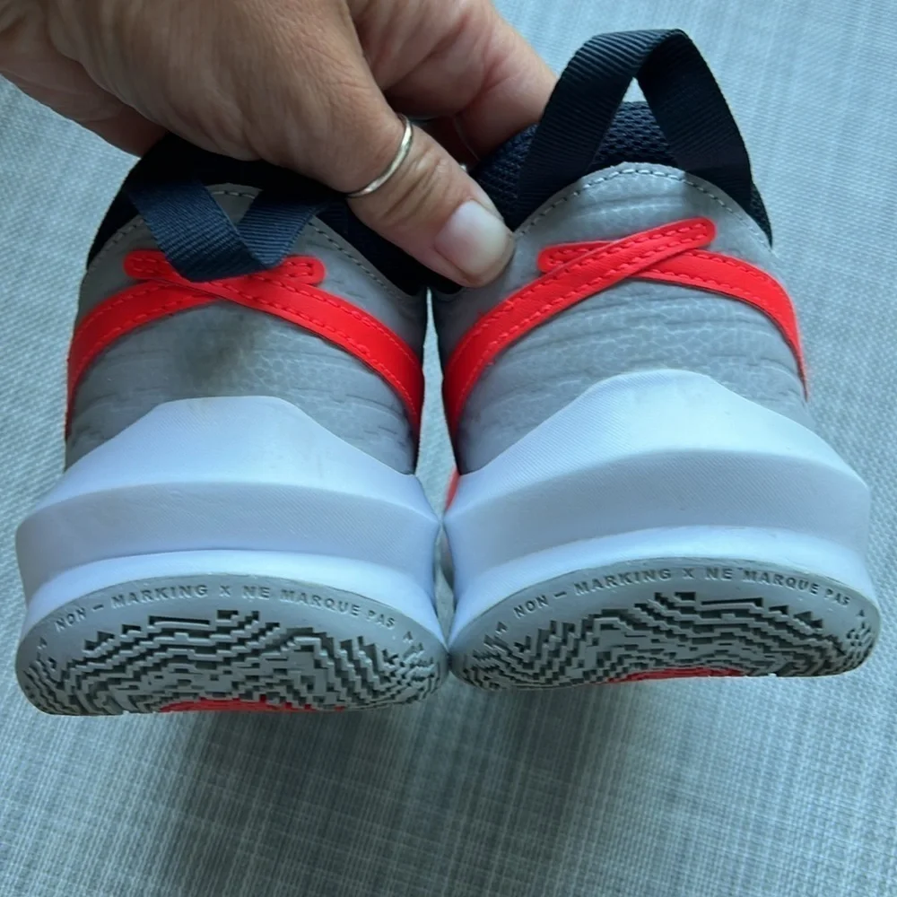 Boys Nike Hustle DX -SU21 size us7Y
